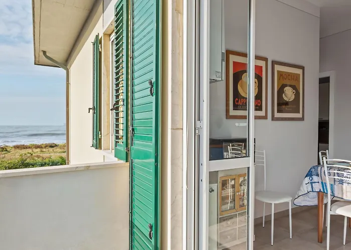 Amazing Holiday Home Near Pet-Friendly Beach