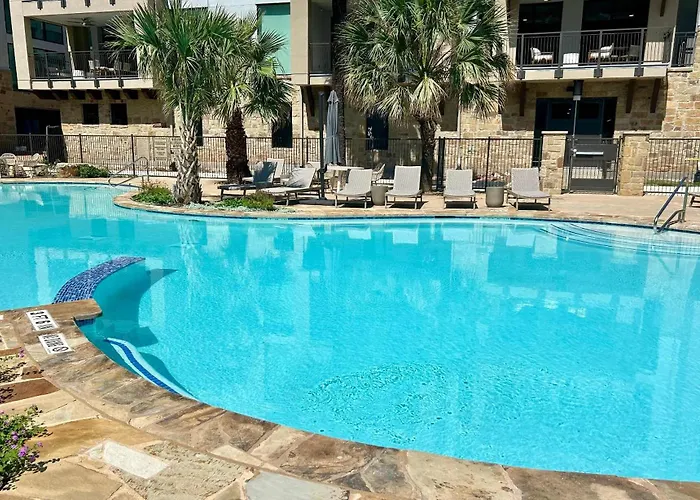 Waterfront Condo On Lake Lbj With Pool & Views