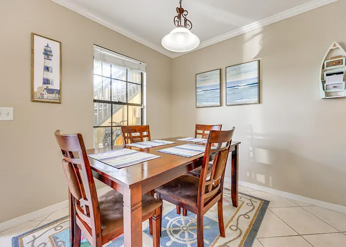 Walk To St Augustine Beach! Condo W/ Pool Access