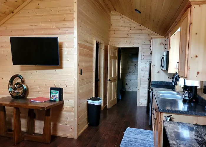 One Bedroom Log Cabin For Family And Pet Friendly Glamping In Pipe Creek, Texas