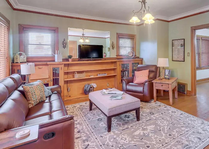 Walk To Main Street: Charming Roswell Home!