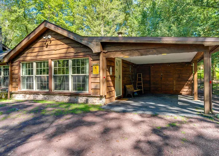 3 Mi To Slopes! Hot Tub Haven Near Lake Harmony