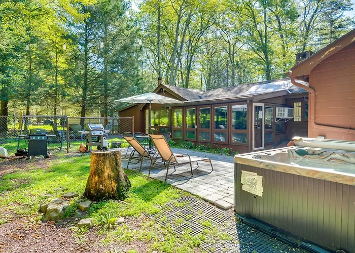 3 Mi To Slopes! Hot Tub Haven Near Lake Harmony