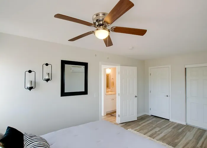 Poolside Relaxation: Couple'S Retreat In Peoria!