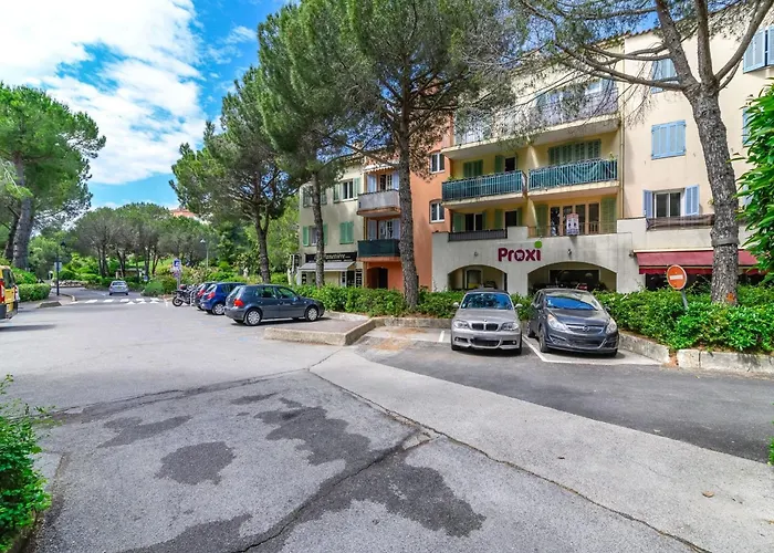 Mougins Hideaway For 4 Guests