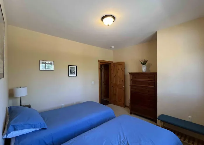 Comfortable And Convenient Truckee Condo