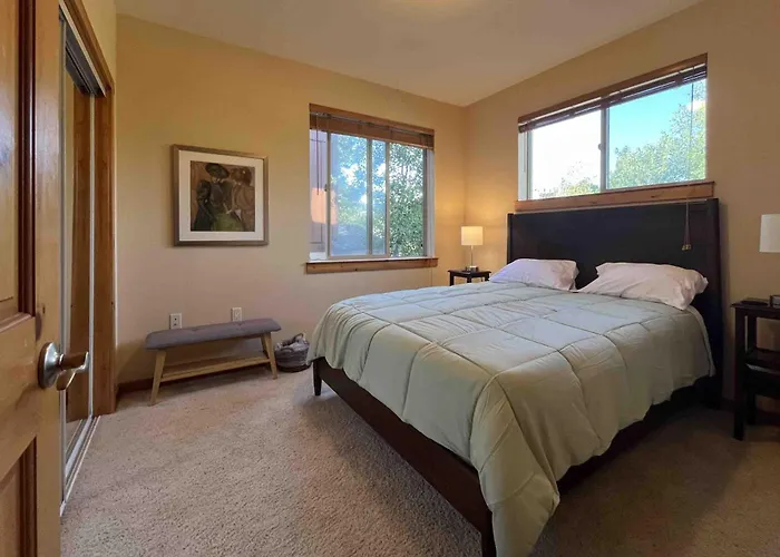 Comfortable And Convenient Truckee Condo