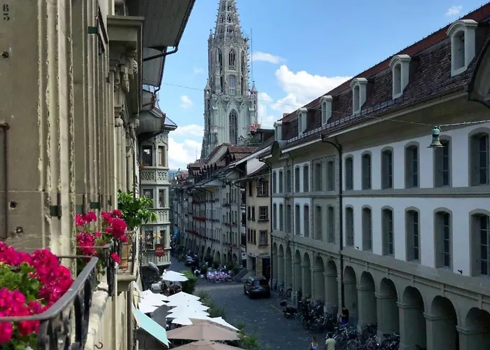 Sunny Old Town Flat-Walk Everywhere-Sleeps 4
