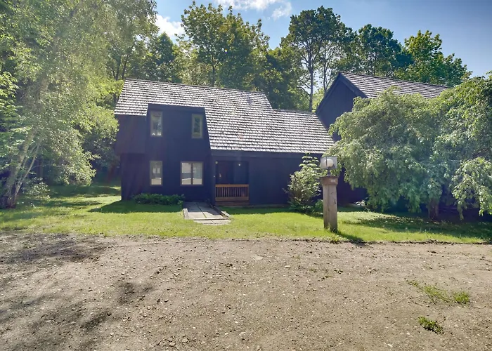Waitsfield Condo W/ Pool & On-Site Trail Access!