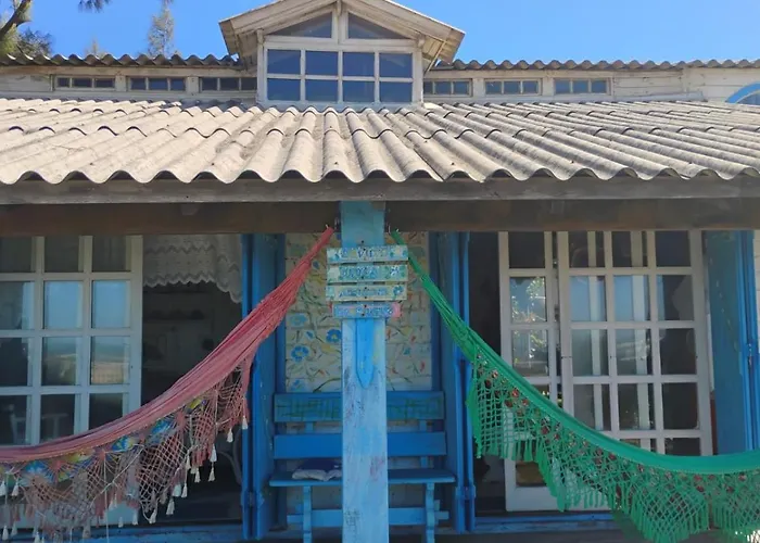 Casa beiramar, vista mar e pinheiros, pé na areia