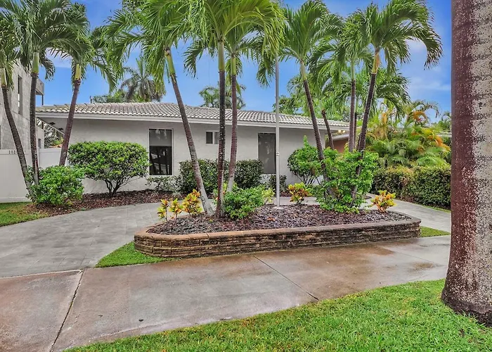 Supervilla - 3Br/2Ba - Pool - Walk To Beach