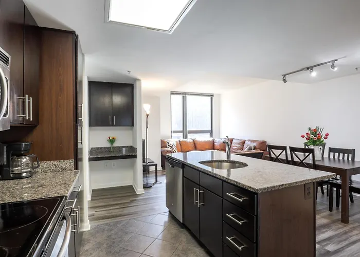 Pentagon Luxe Apartments Arlington - Near Dc