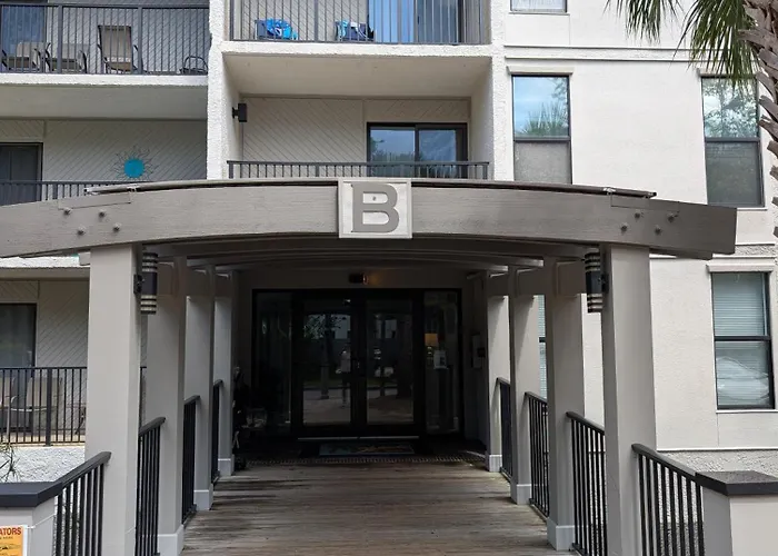 3Br Condo, Pool & Tennis - Beach Steps Away