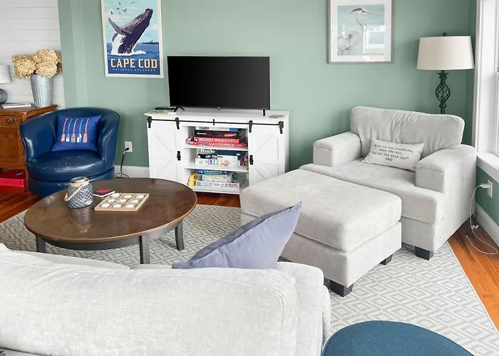 Cozy Sagamore Beach Cottage W/ Modern Comforts