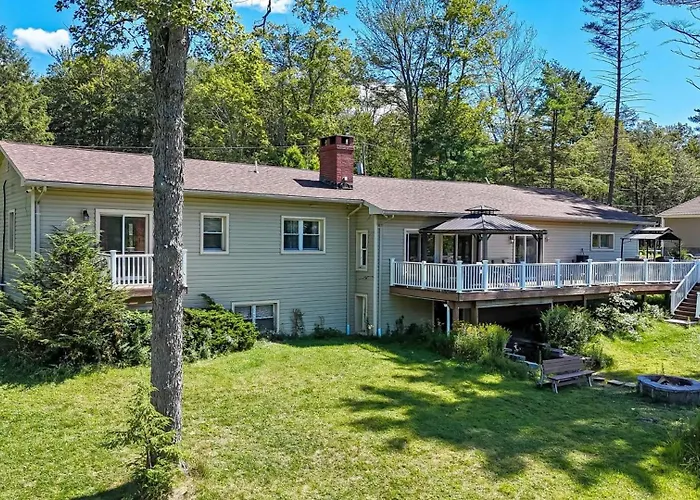 Luxury Lake Front Camelot Villa
