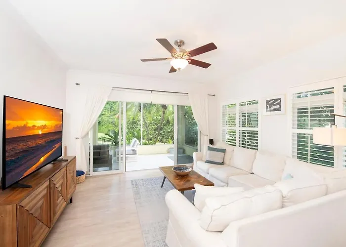 Crescent Point Condo #9 - 3Br 7 Mile Beach Condo
