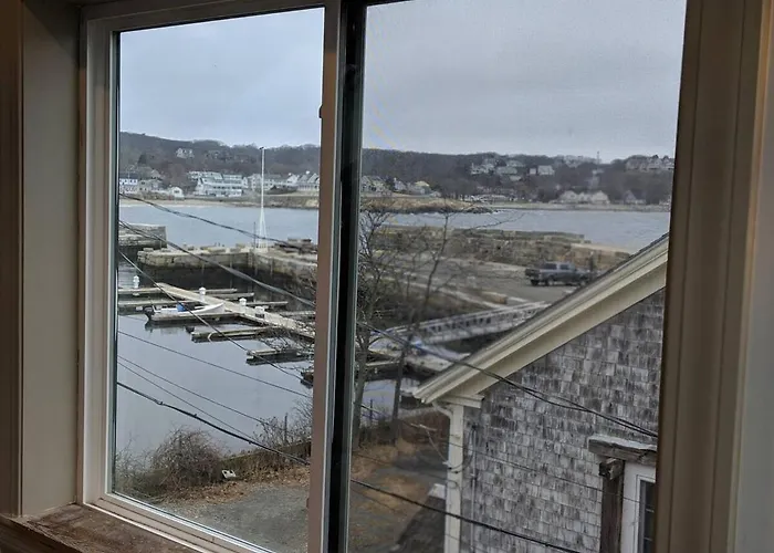 The Crow'S Nest @ Rockport'S Sail Loft