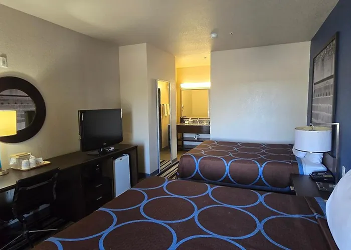 Super 8 By Wyndham Dilley Tx