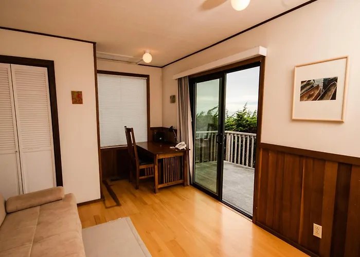 Oceanfront Pet Friendly Home With Hot Tub & Deck