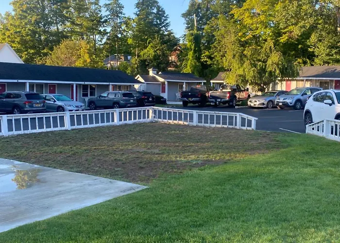 Barberry Court Motel &Cabins
