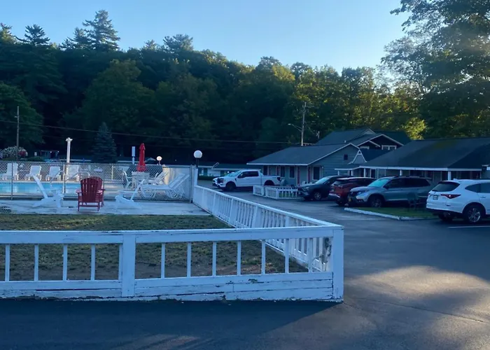 Barberry Court Motel &Cabins