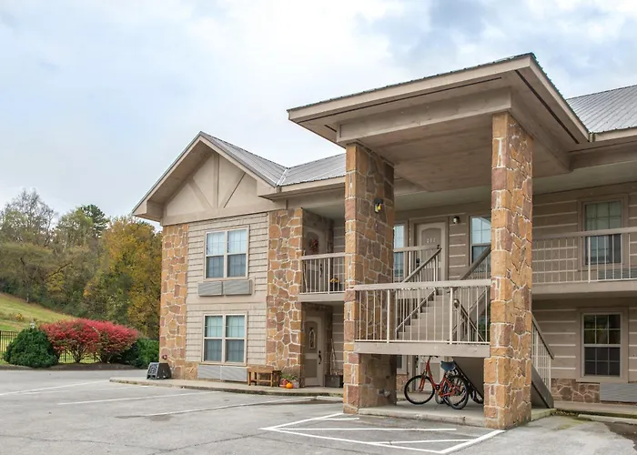 Pool + Riverfront! Couples Retreat In Smoky Mtns