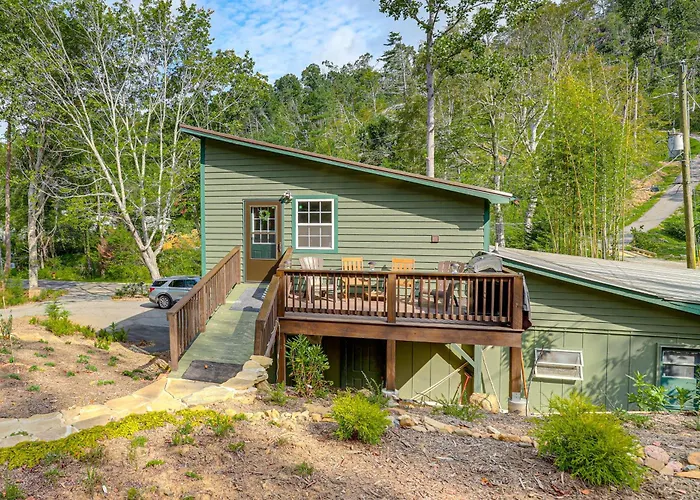 Blue Ridge Retreat W/ Deck: Hike, Sip & Explore!