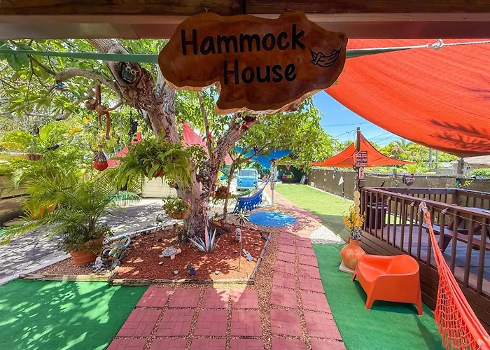Hammocks & Mini-Golf! 10 Mins From Beach!