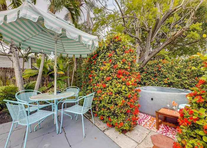 Historic Cottage: Hot Tub & Fully Fenced Backyard