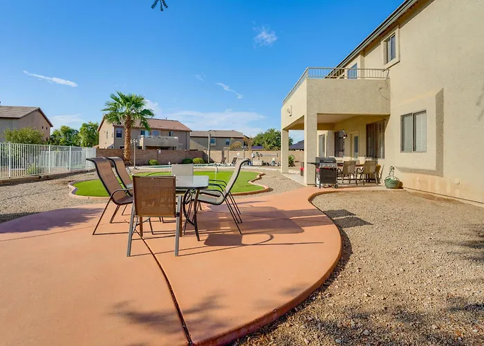 Avondale Abode: Pool, Lake Views & On-Site Fishing