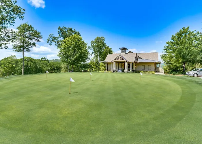 Mountain Retreat W/ 2 Fireplaces & 3 King Suites