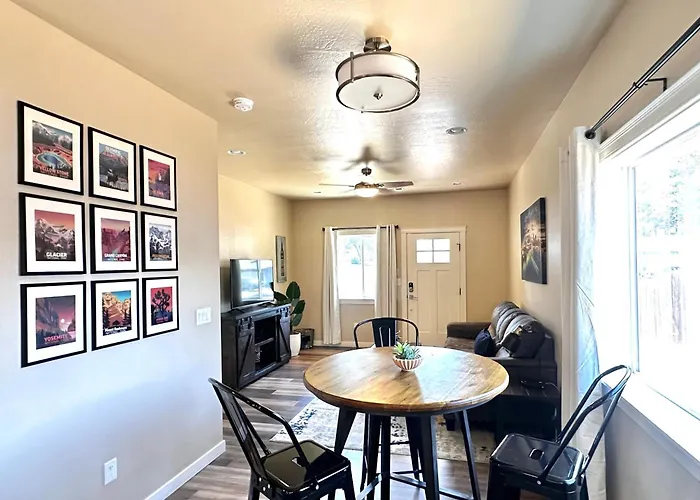 Charming 2Br Cottage Near Freeway-Cul-De-Sac