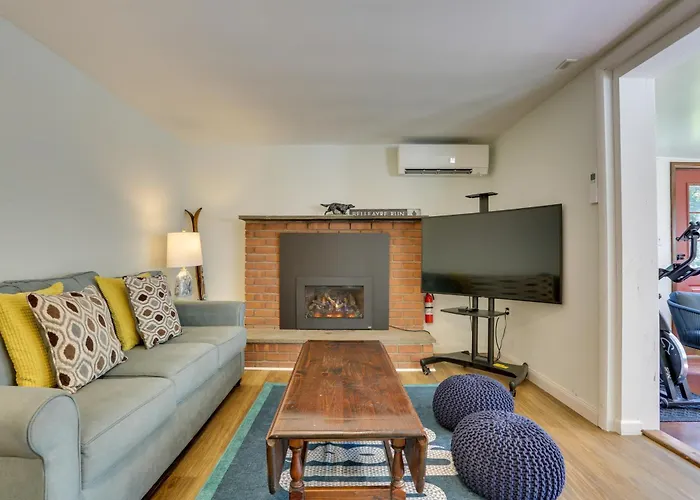 Woodstock Getaway W/ Hot Tub ~ 2 Mi To Dtwn!