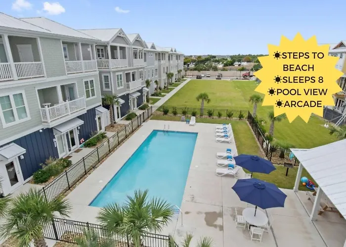 Luxury Beach Condo 5 Min Walk To Beach & Shops!