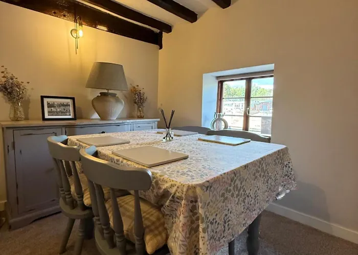Bewdley River Cottage - Free Private Gated Parking For 2 Cars - River Front Location