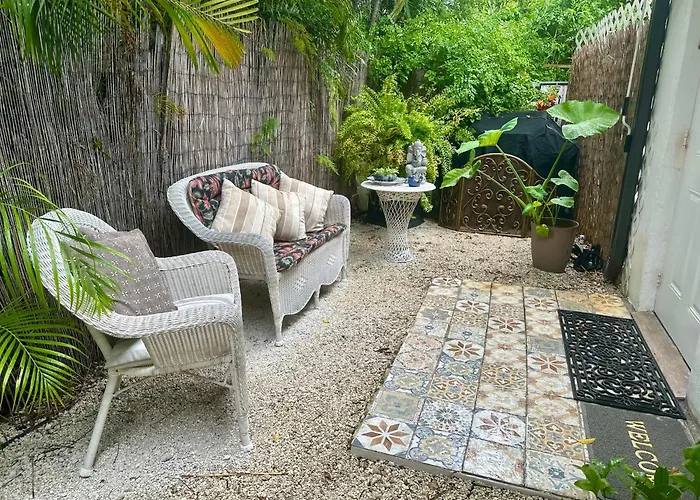 Flora'S Garden Apartment/Studio