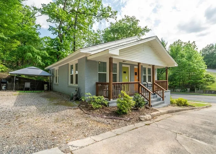 Mountain Bungalow-Walk To Downtown/Biker'S Dream!