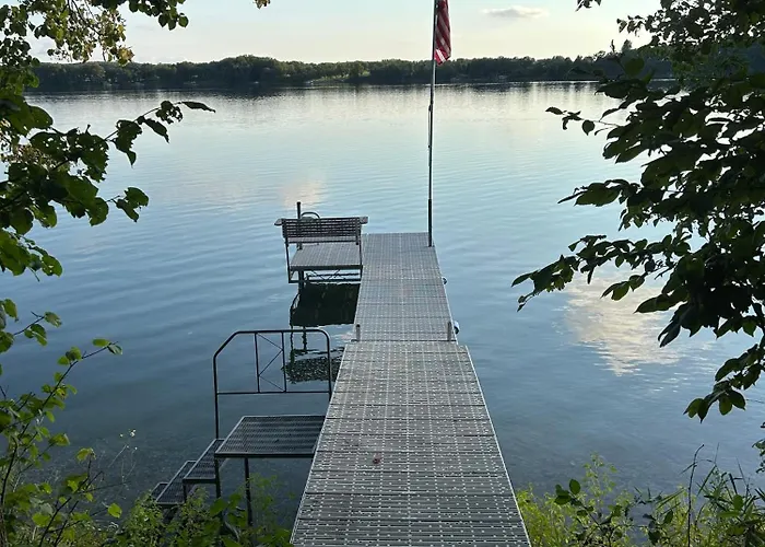 Restful Retreat On The Lake - Natural And Peaceful
