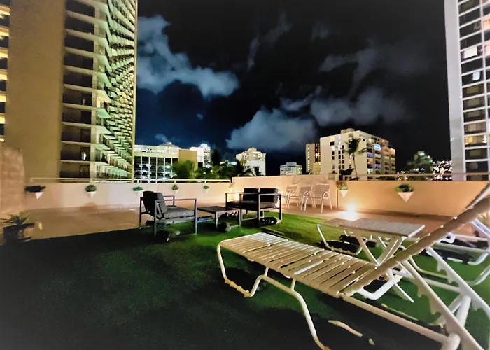 Unique Condo I Massive Patio I Modern 1Br Banyan I Washer Dryer I Free Parking I 5' Beach
