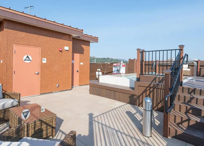 King Bed-Walk Downtown-Free Garage Parking-Laundry