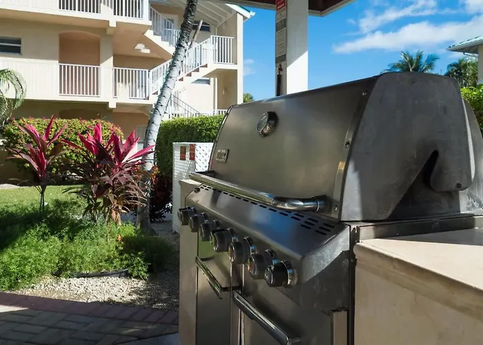 Plantation Village #20 - 3Br Ocean View Condo On Seven Mile Beach