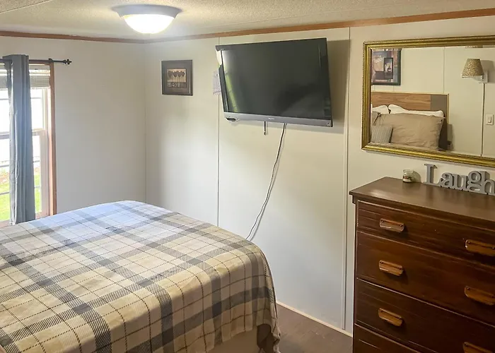 Creekfront Max Meadows Mobile Home With Deck!
