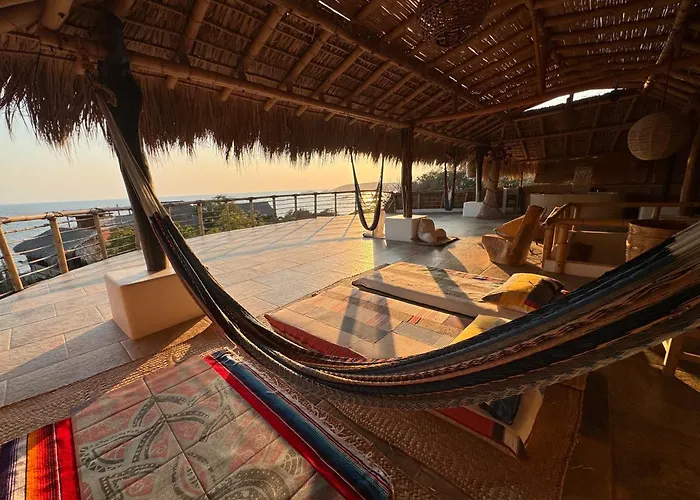 2 King Suites, Private Baths, Ocean View Retreat