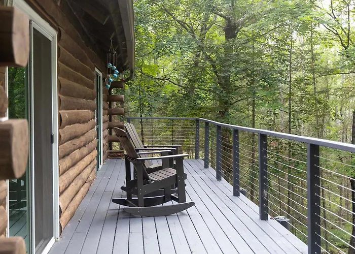 Rhinelander Waterfront Cabin W/ Deck & Fire Pit!