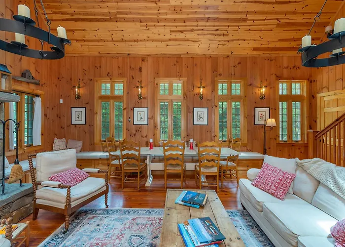 Kibbin Private, Luxury Stone Cottage By Creek
