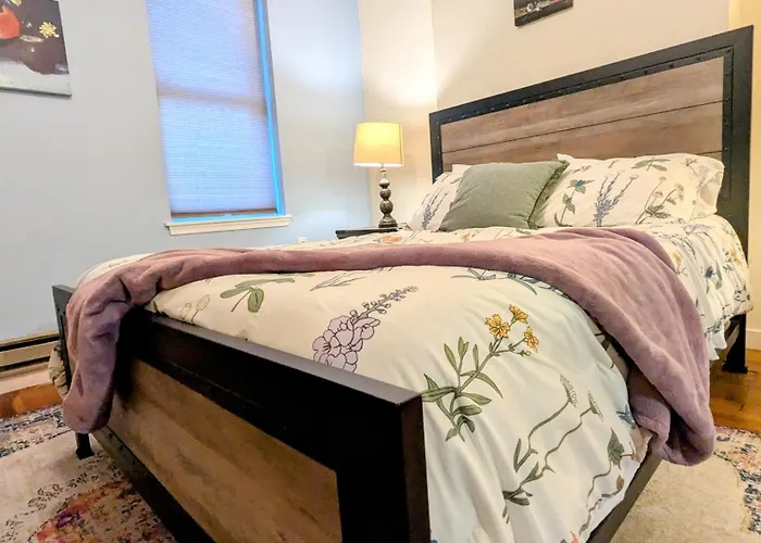 Relaxing Rustic Oasis, Unit A - 6 Minute Walk To Downtown! Pet-Friendly & Cyclists Welcome!