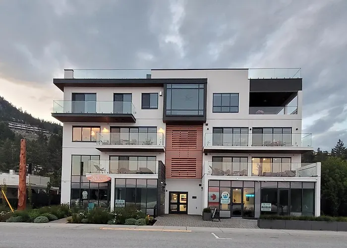 Peachview Deluxe Suites 301