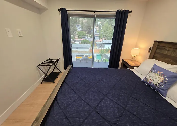 Peachview Deluxe Suites 301