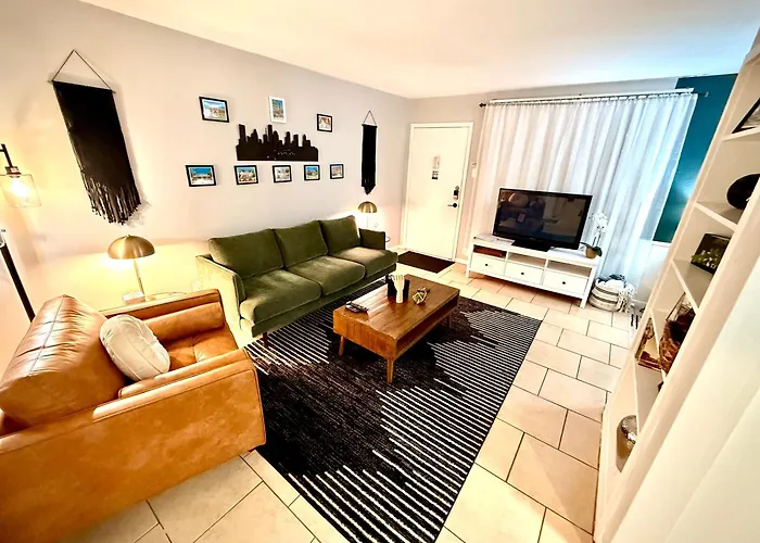 Pristine Full Sized Montrose Apartment Half Block To Menil Museum
