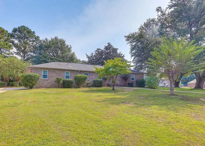 4 Mi To Dtwn Tuscaloosa: Home W/ Cozy Den!
